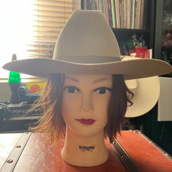 Vintage Stetson Cream Hat with Feather Detail